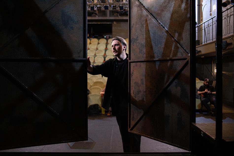 Ukrainos teatro režisierius Ivanas Uryvskyi: mūsų teatrai pradeda adaptuotis karo sąlygomis 